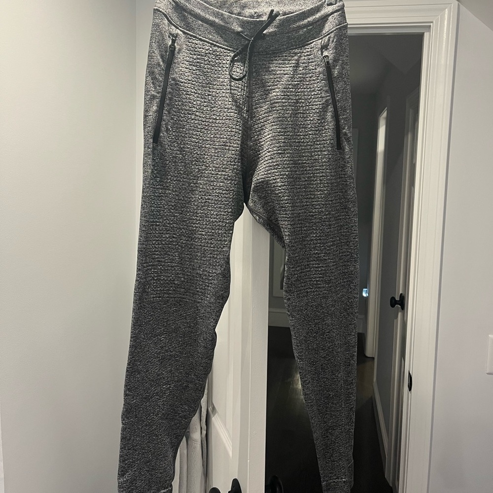 Men’s lulu lemon joggers in grey